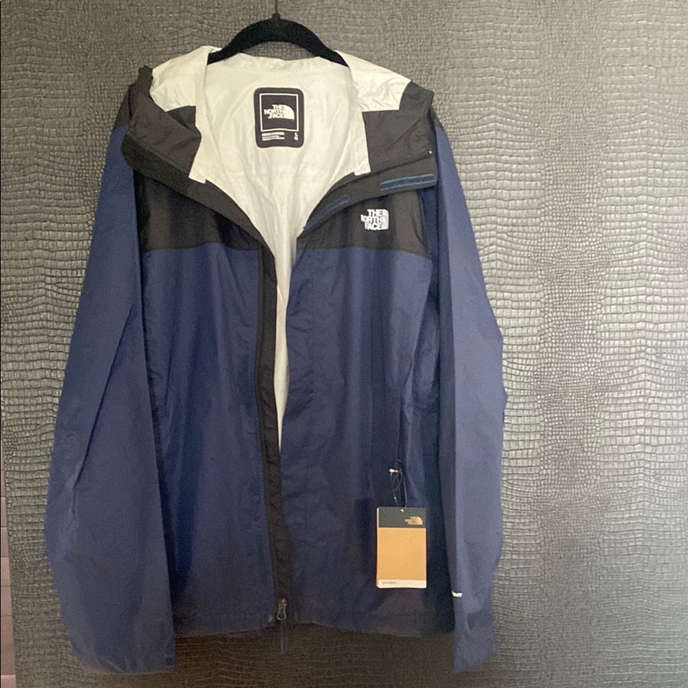 NWT The North Face Blue and Black Raincoats Lightweight and Durable
